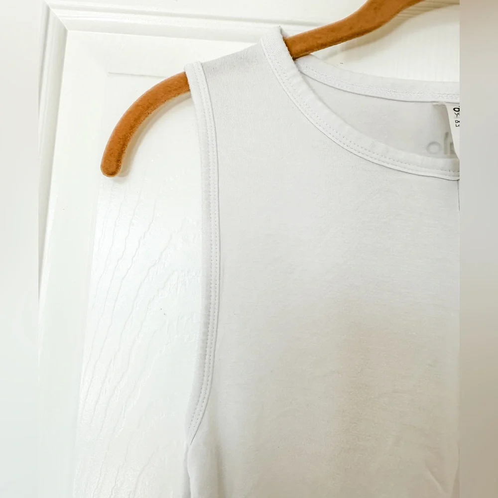 ALO Yoga stylish white